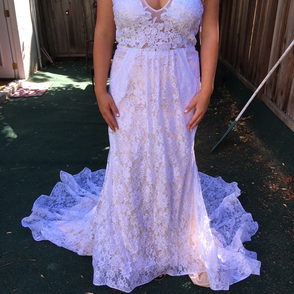 Wedding dress - Picture 4 of 8